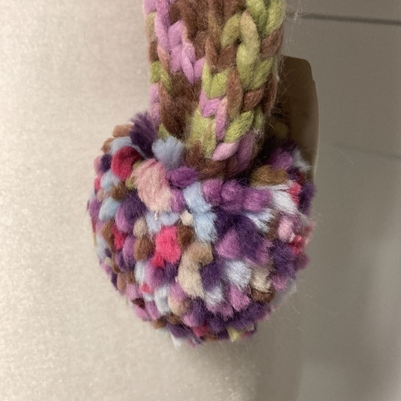 Bloomingdale’s Knit Scarf w/Pom Poms BNWT - Picture 7 of 10